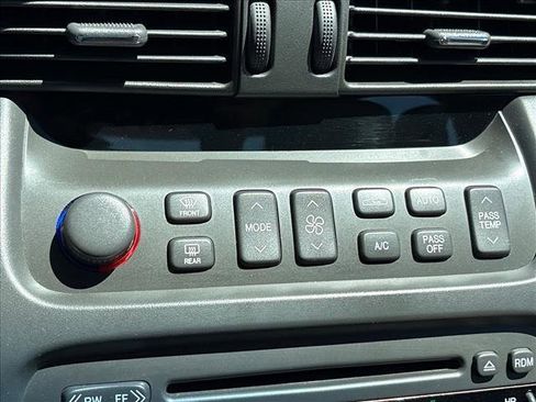 Used 2004 Cadillac De Ville Sedan w/ Equipment Group image 15