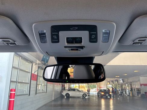Used 2025 Toyota Sienna XLE FWD image 17