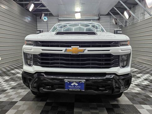 Used 2024 Chevrolet Silverado 2500 Custom w/ Custom Value Package AWD/4WD image 3