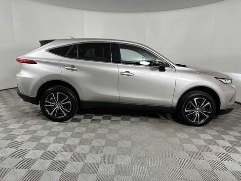 Used 2024 Toyota Venza LE image 9