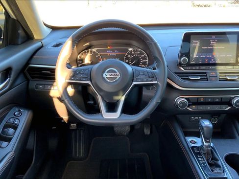 Used 2022 Nissan Altima 2.5 SR image 5