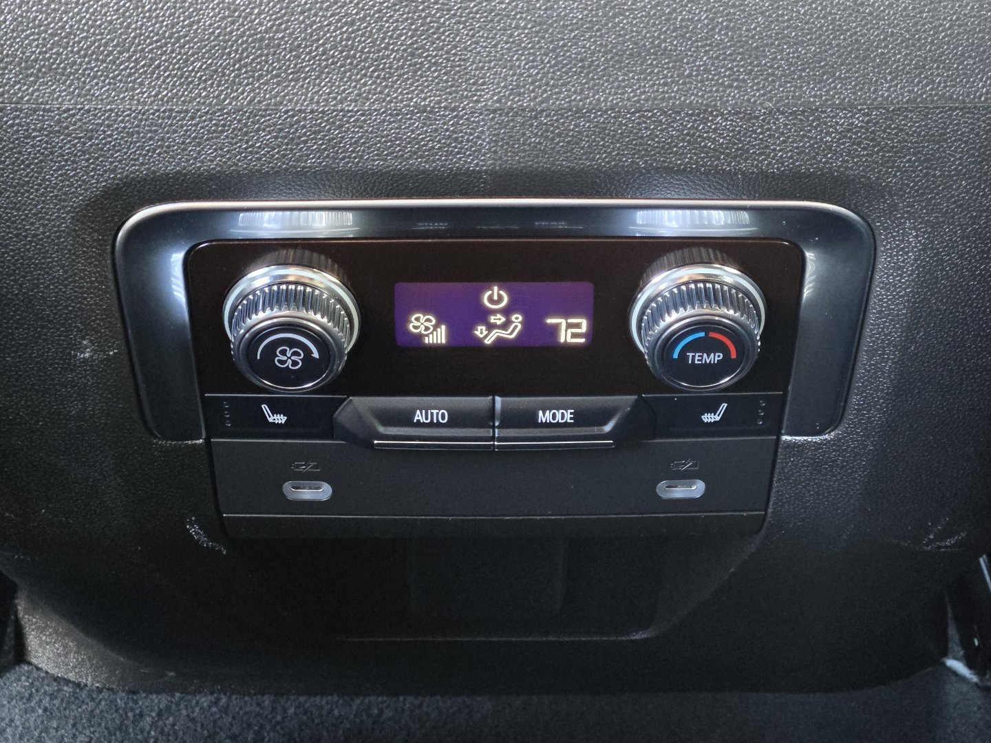 Used 2024 GMC Yukon AT4 AWD/4WD image 35
