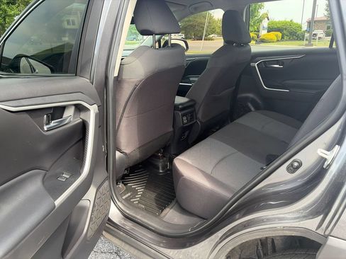 Used 2022 Toyota RAV4 XLE AWD/4WD image 10