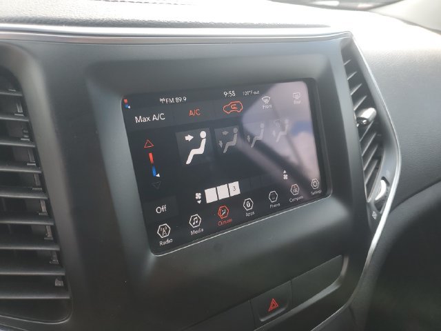 Used 2019 Jeep Cherokee Latitude w/ Popular Appearance Group FWD image 20
