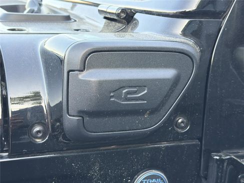 Used 2025 Jeep Wrangler Unlimited Rubicon 4xe w/ Safety Group AWD/4WD image 7