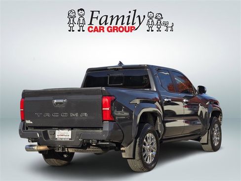 Used 2025 Toyota Tacoma Limited image 4