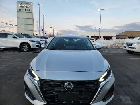 Used 2024 Nissan Altima 2.5 SV w/ SV Premium Package image 2