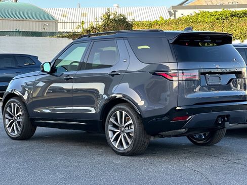 New 2025 Land Rover Discovery Dynamic SE image 3