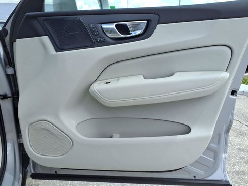 Certified 2023 Volvo XC60 B5 Ultimate w/ Climate Package AWD/4WD image 13