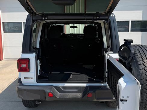 Used 2019 Jeep Wrangler Unlimited Sahara w/ LED Lighting Group AWD/4WD image 24