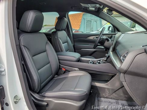 Used 2025 Chevrolet Traverse LT w/ LPO, Floor Liner Package FWD image 38