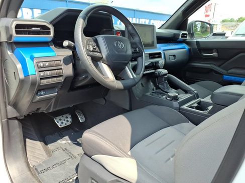 Used 2025 Toyota Tacoma TRD Sport AWD/4WD image 12