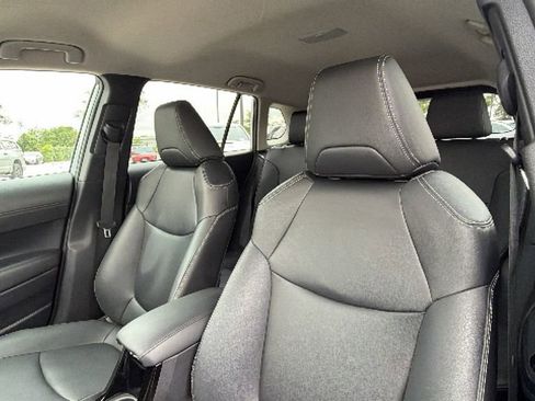 Certified 2025 Toyota Corolla Cross XLE AWD/4WD image 21