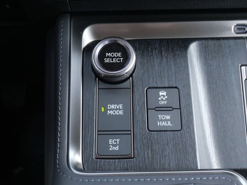 Used 2026 Lexus GX 550 w/ Accessory Package (2T) image 28