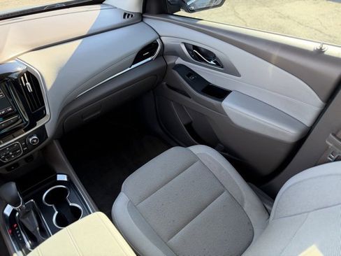 Used 2021 Chevrolet Traverse LT image 25