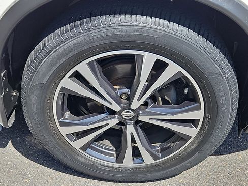 Certified 2019 Nissan Rogue SV w/ Premium Package AWD/4WD image 8