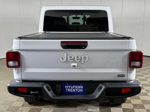 Used 2022 Jeep Gladiator Overland AWD/4WD image 9