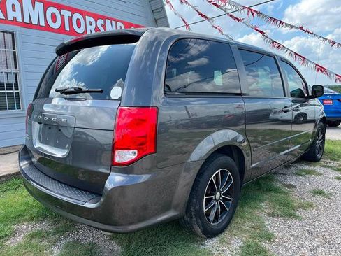 Used 2017 Dodge Grand Caravan SXT w/ Blacktop Package FWD image 7