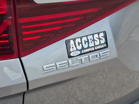 Used 2023 Kia Seltos S w/ Navigation Package FWD image 31