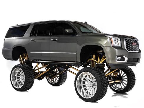 Used 2018 GMC Yukon XL Denali w/ Denali Ultimate Package AWD/4WD image 1