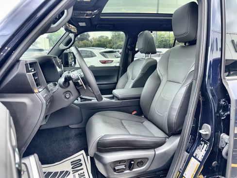Used 2024 Lexus GX 550 w/ Accessory Package (2T) AWD/4WD image 13