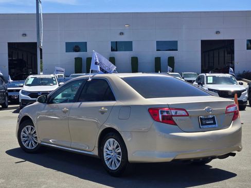 Used 2012 Toyota Camry LE FWD image 5