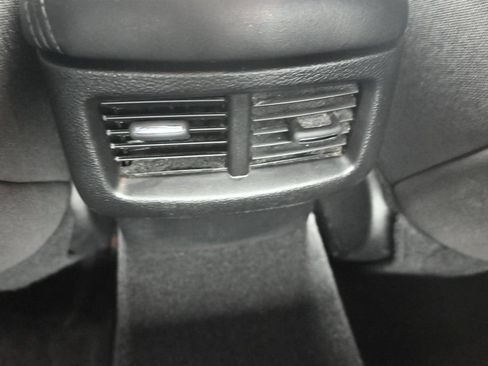 Used 2022 Dodge Challenger SXT RWD image 17