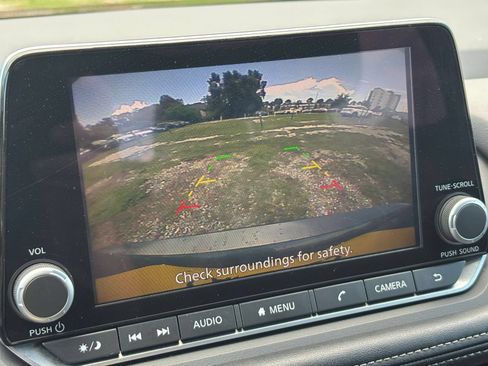 Used 2025 Nissan Rogue SV AWD/4WD image 25