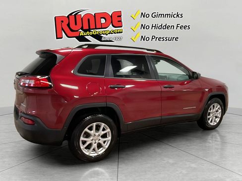 Used 2016 Jeep Cherokee Sport image 5