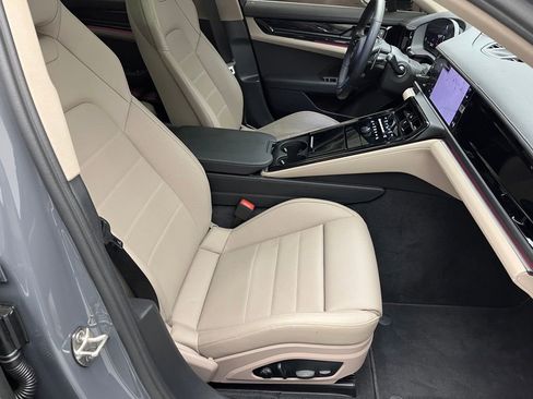 Used 2025 Porsche Panamera 4 image 31