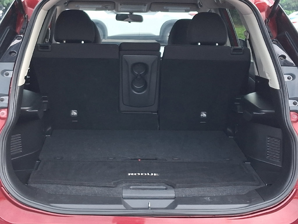 Used 2016 Nissan Rogue SV AWD/4WD image 28