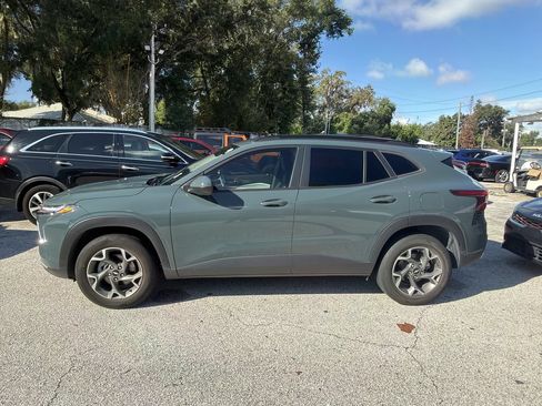 Used 2025 Chevrolet Trax LT FWD image 4