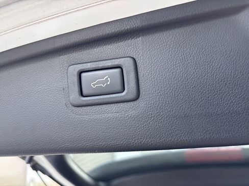 Used 2017 Subaru Outback 2.5i Touring AWD/4WD image 32
