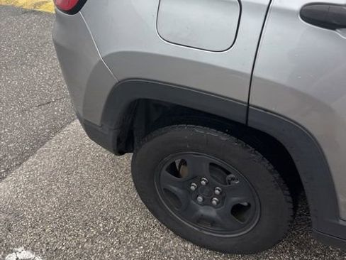 Used 2019 Jeep Compass Sport FWD image 7