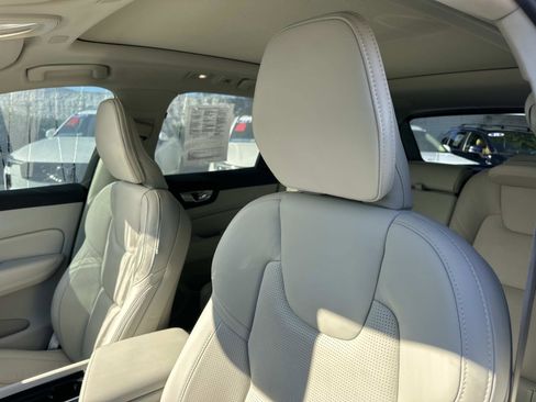 Certified 2023 Volvo XC60 B5 Ultimate image 19