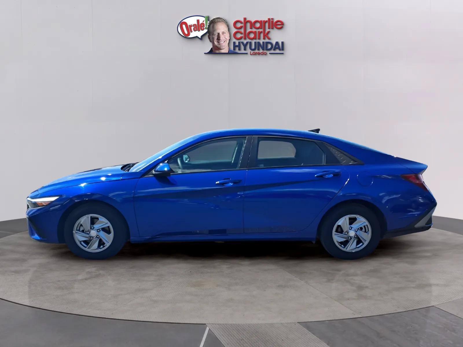 Certified 2025 Hyundai Elantra SE FWD image 2