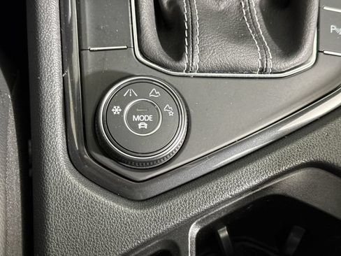 Used 2024 Volkswagen Tiguan SE R-Line AWD/4WD image 42