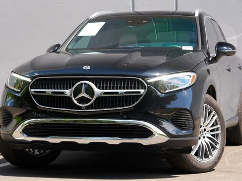 Used 2024 Mercedes-Benz GLC 300 4MATIC w/ Driver Assistance Package image 3
