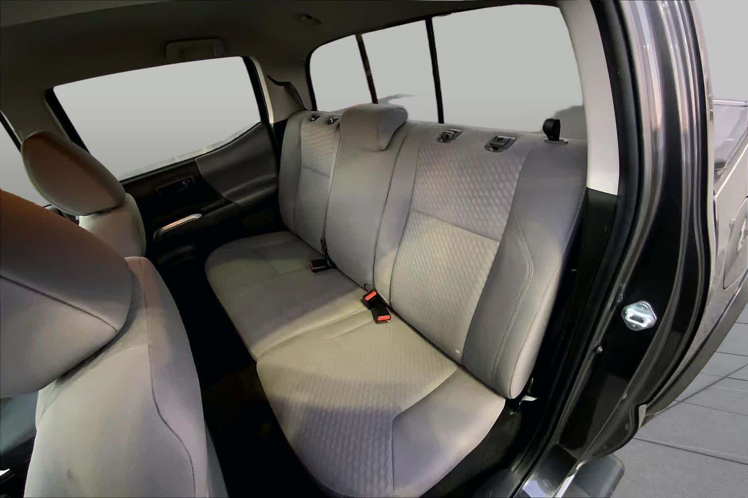 Used 2023 Toyota Tacoma SR5 AWD/4WD image 18