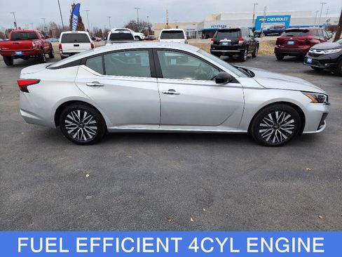 Used 2024 Nissan Altima 2.5 SV image 4