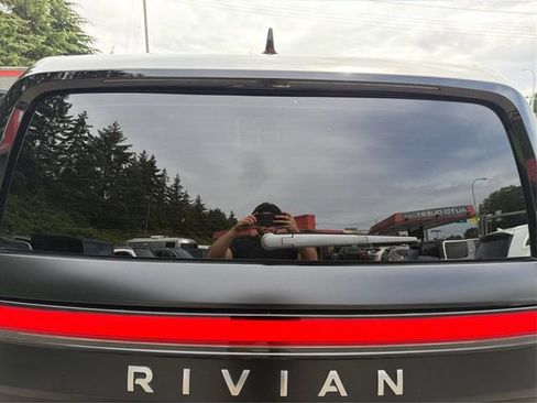Used 2024 Rivian R1S Adventure AWD/4WD image 24