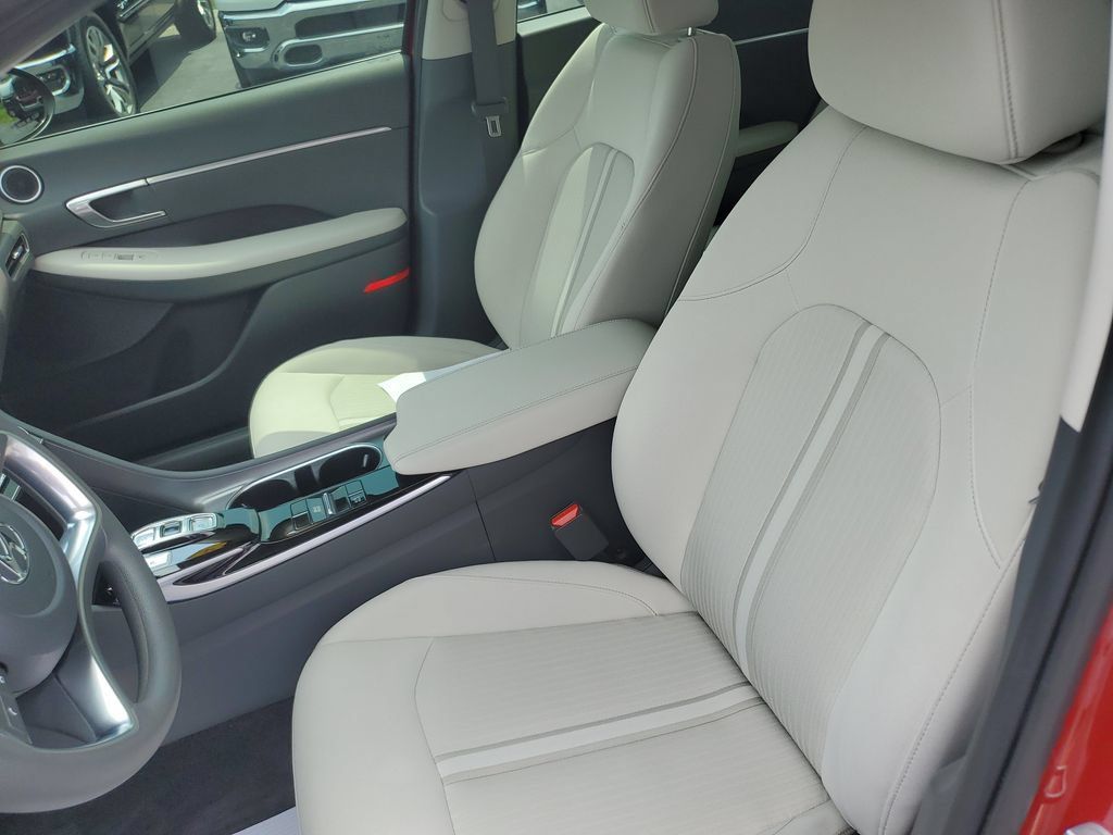 Used 2023 Hyundai Sonata SEL w/ Preferred Accessory Package FWD image 15