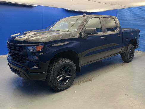 New 2026 Chevrolet Silverado 1500 Custom Trail Boss w/ Midnight Edition AWD/4WD image 4
