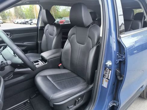 Used 2025 Kia Sorento EX w/ Panoramic Sunroof Package image 11