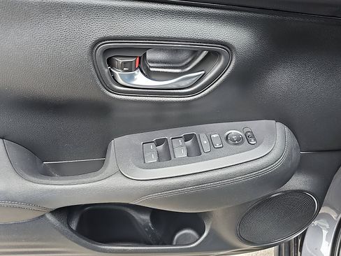 Used 2023 Honda HR-V LX image 12