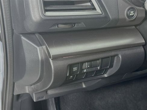 Used 2019 Subaru Impreza 2.0i Limited image 10