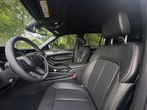 New 2026 Jeep Grand Cherokee L 2WD image 23