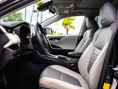 Certified 2020 Toyota RAV4 Limited image 16