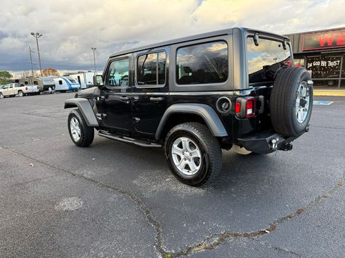 Used 2019 Jeep Wrangler Unlimited Sport S image 4