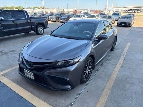 Used 2023 Toyota Camry SE FWD image 3